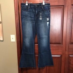 NWT AEO 16 SHORT Denim X Hi-Rise Slim Flare
